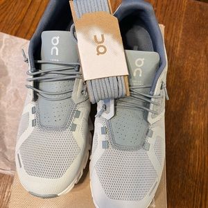 On Cloud 5 Running Shoe Surf/Cobble— Only worn a few times!